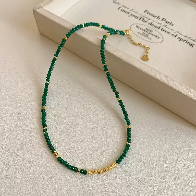 2025 New Arrival! Luxurious Emerald Green Bead Necklace for Women - Exquisite Collarbone Chain with Unique Design