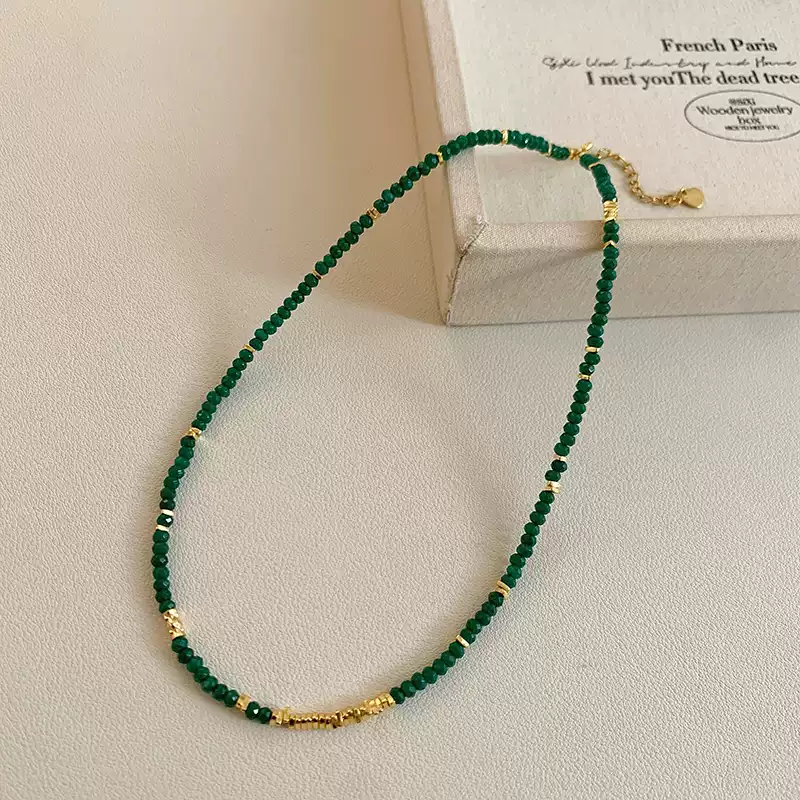 2025 New Arrival! Luxurious Emerald Green Bead Necklace for Women - Exquisite Collarbone Chain with Unique Design